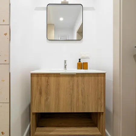 Daire Krasinskiego By Bookinghost *