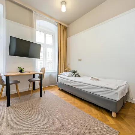 Daire Krasinskiego By Bookinghost *